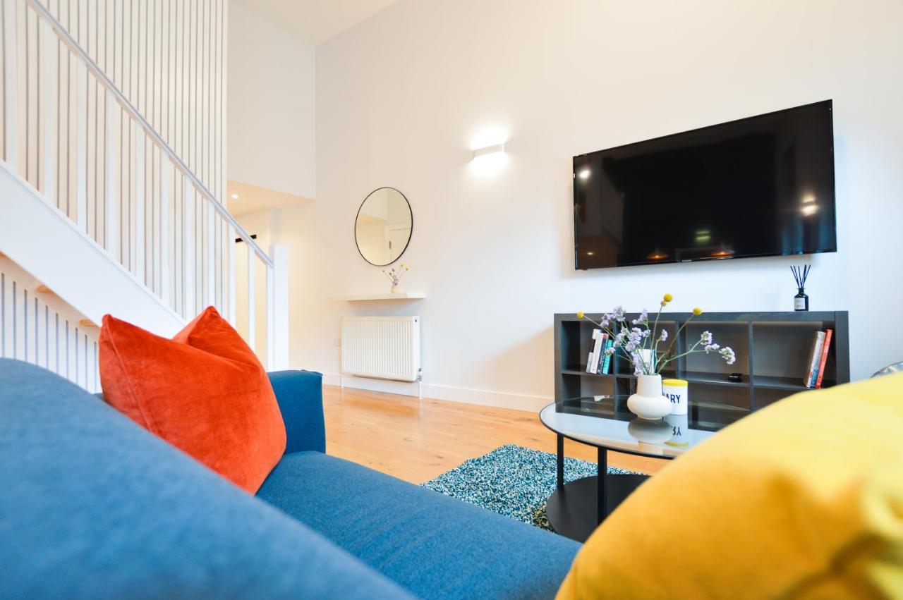 Spacious West Hampstead Apartment With Mezzanine Bedroom By Concept Apartments 伦敦 外观 照片