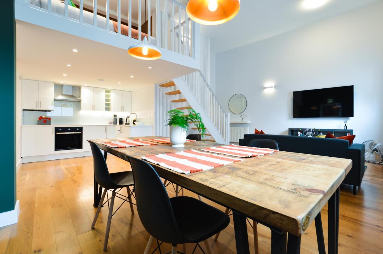 Spacious West Hampstead Apartment With Mezzanine Bedroom By Concept Apartments 伦敦 外观 照片