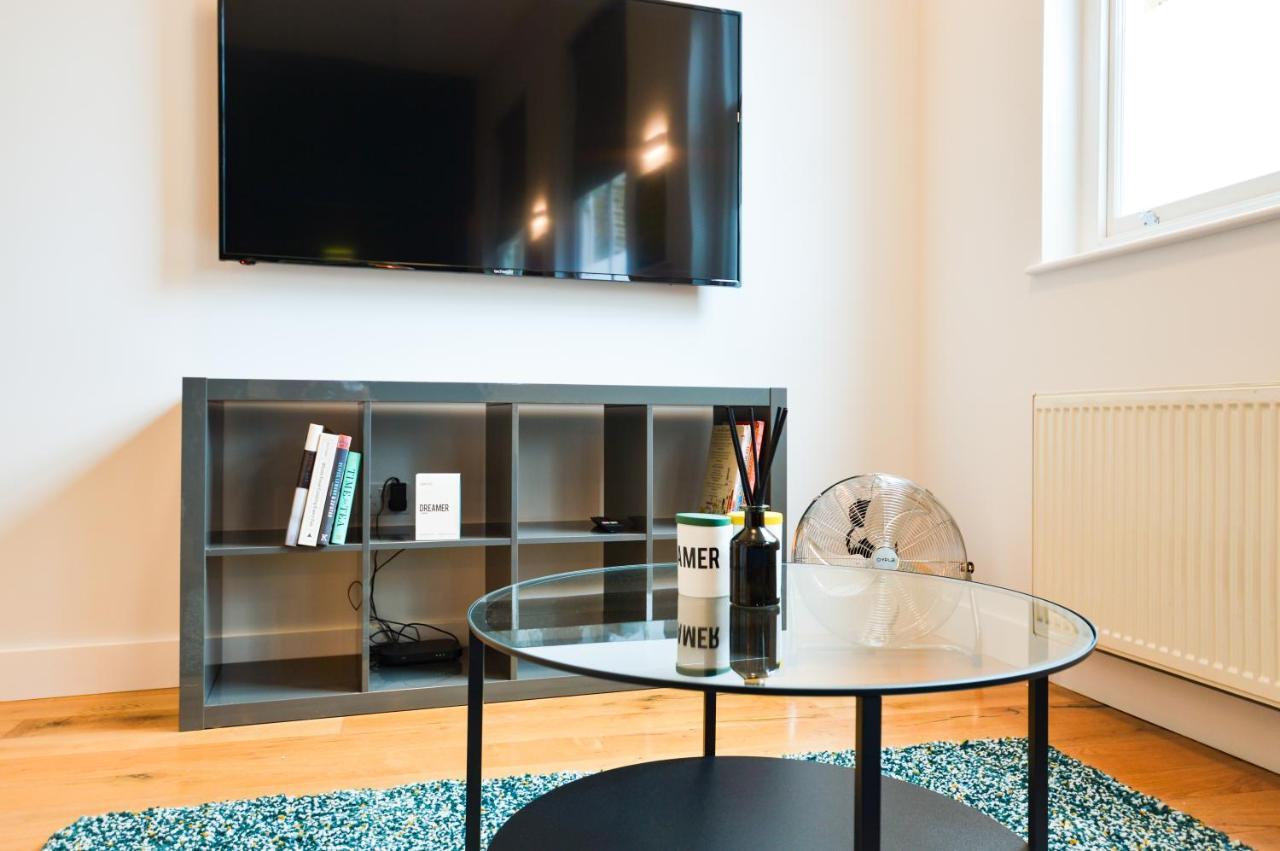Spacious West Hampstead Apartment With Mezzanine Bedroom By Concept Apartments 伦敦 外观 照片