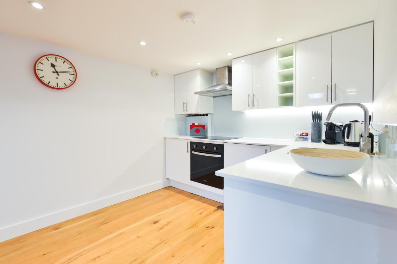 Spacious West Hampstead Apartment With Mezzanine Bedroom By Concept Apartments 伦敦 外观 照片