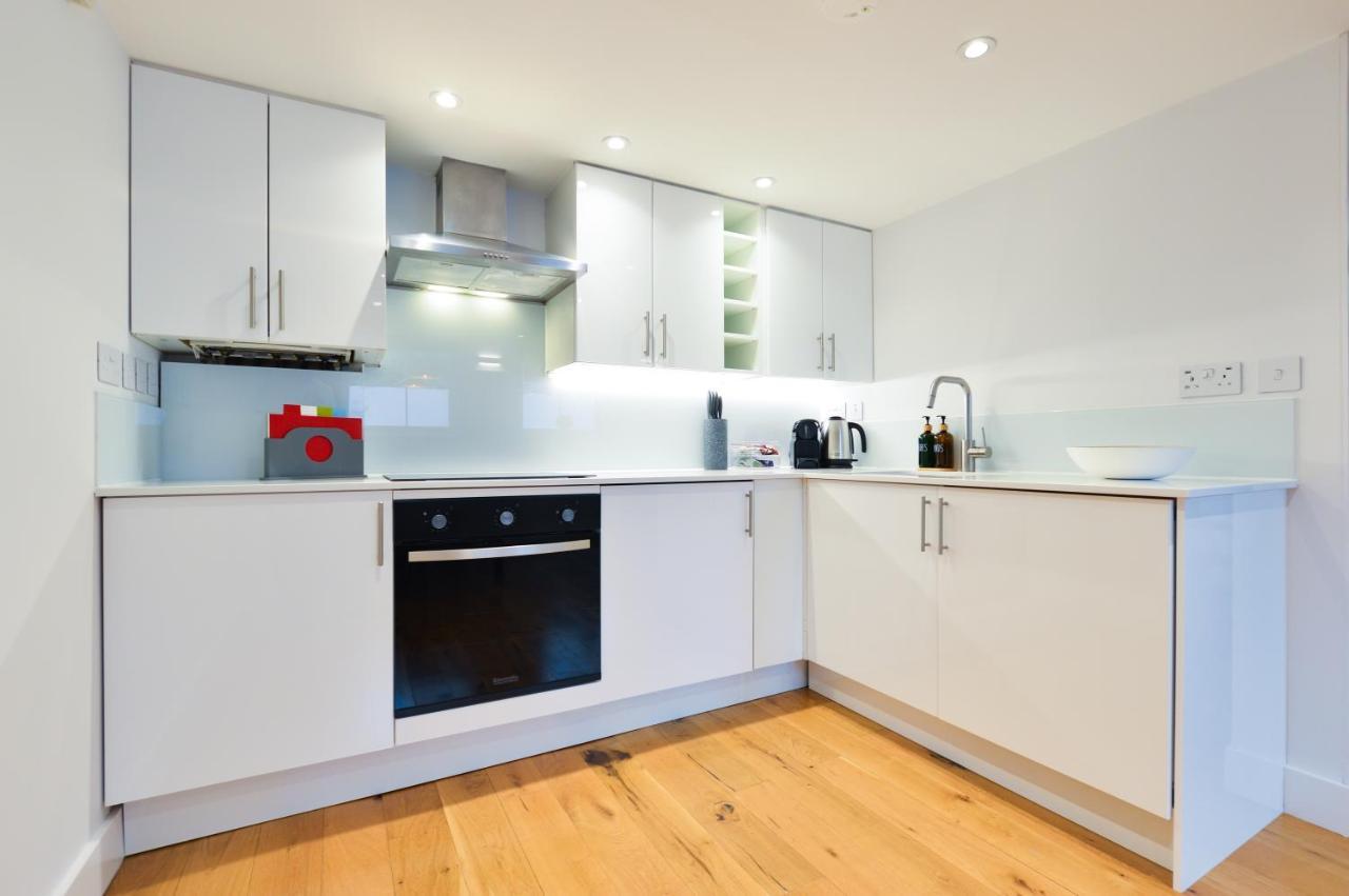 Spacious West Hampstead Apartment With Mezzanine Bedroom By Concept Apartments 伦敦 外观 照片