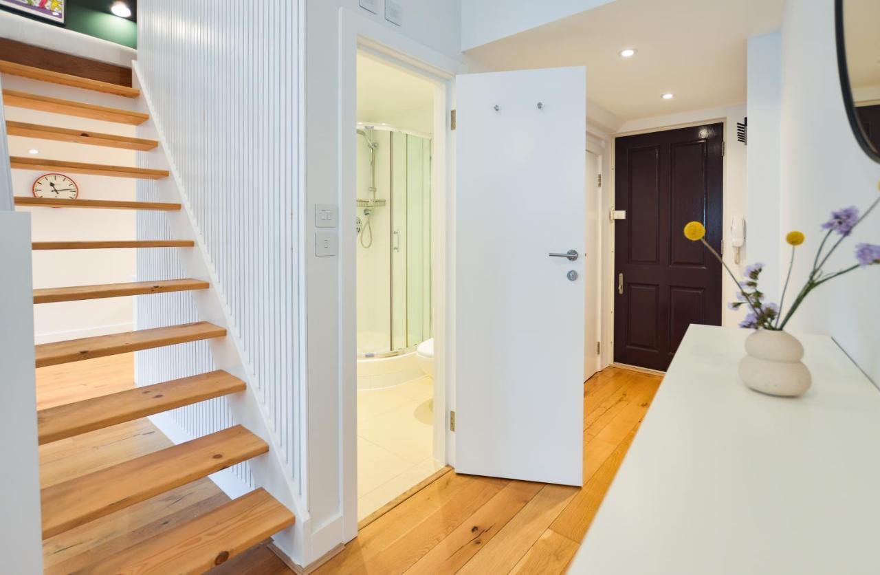 Spacious West Hampstead Apartment With Mezzanine Bedroom By Concept Apartments 伦敦 外观 照片