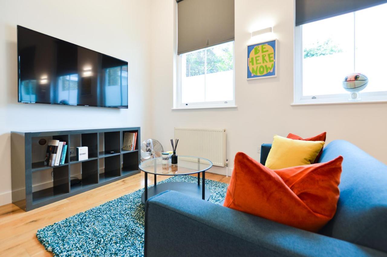 Spacious West Hampstead Apartment With Mezzanine Bedroom By Concept Apartments 伦敦 外观 照片